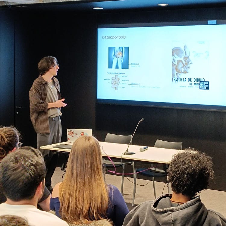 4_5931674256130711613